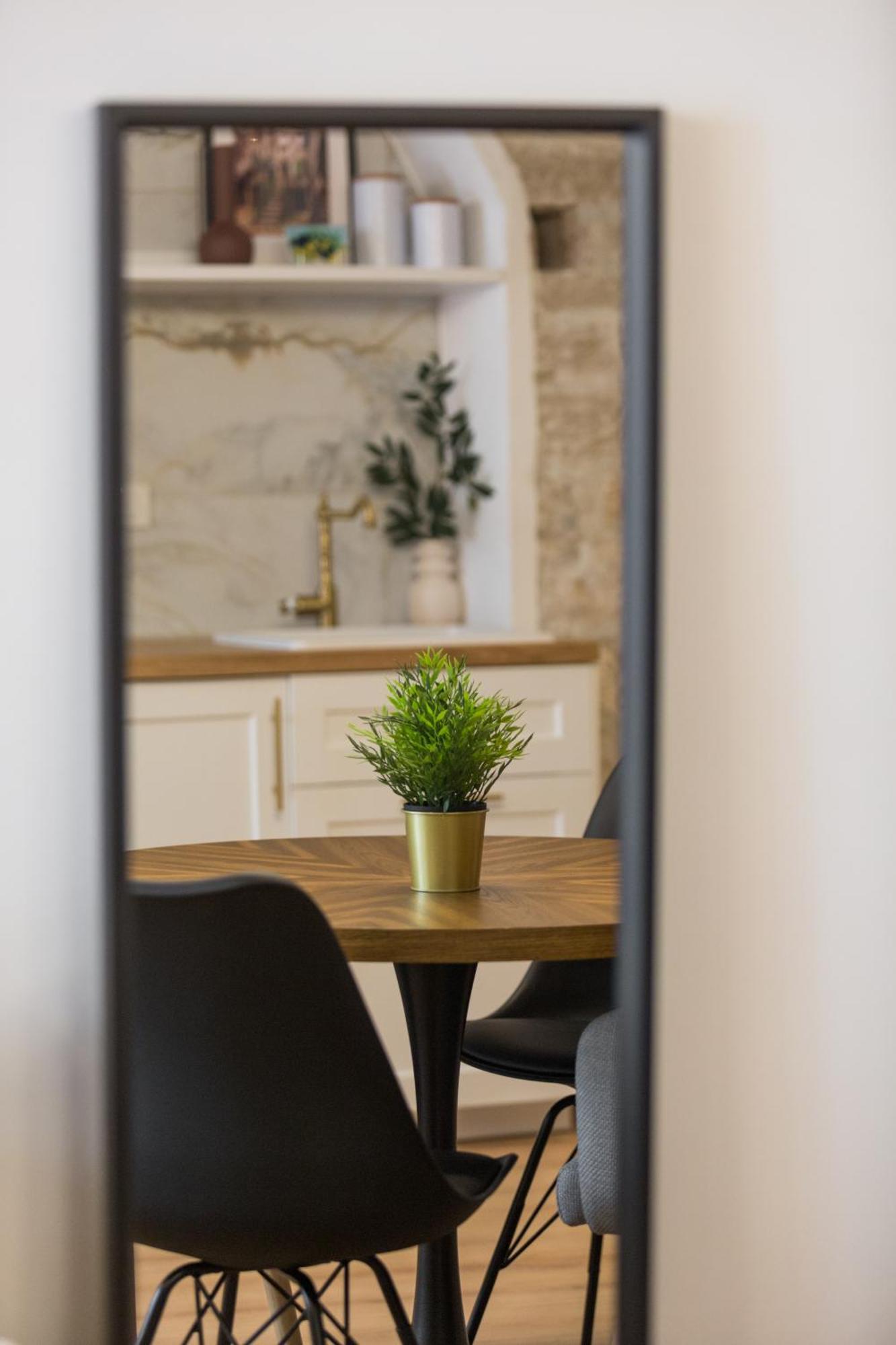 La Bestia Deluxe Studio Apartment ロヴィニ エクステリア 写真