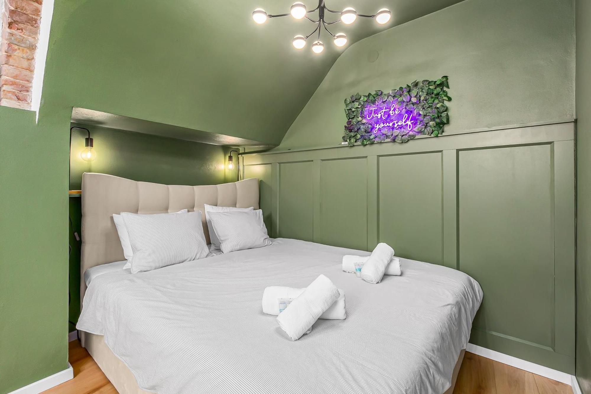 La Bestia Deluxe Studio Apartment ロヴィニ エクステリア 写真