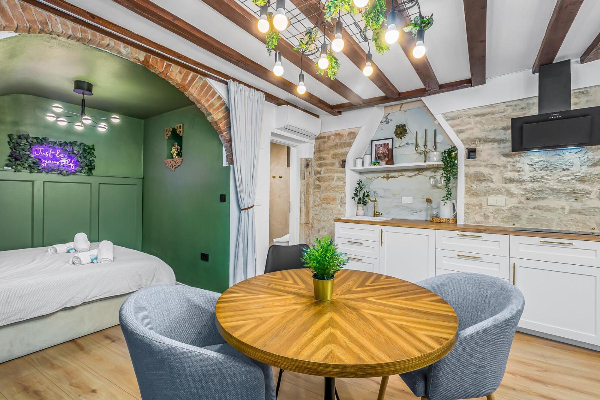 La Bestia Deluxe Studio Apartment ロヴィニ エクステリア 写真